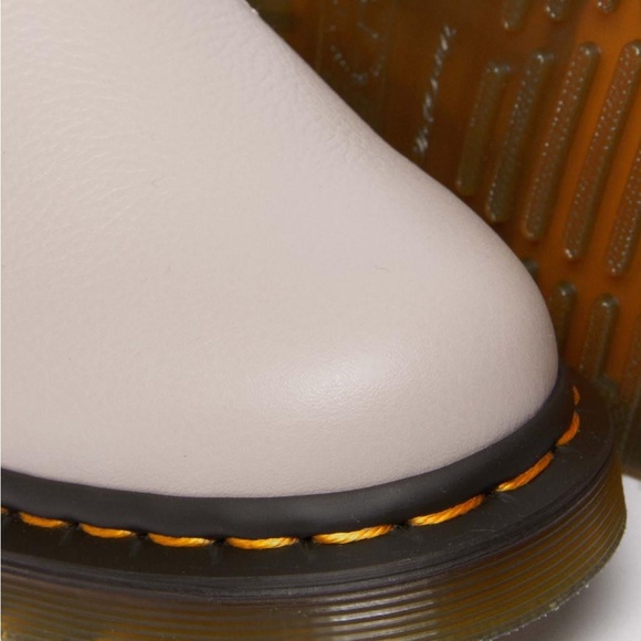 Dr. Martens 2976 WOMEN'S LEATHER CHELSEA BOOT, size 8 US, 39 European - Picture 7 of 7